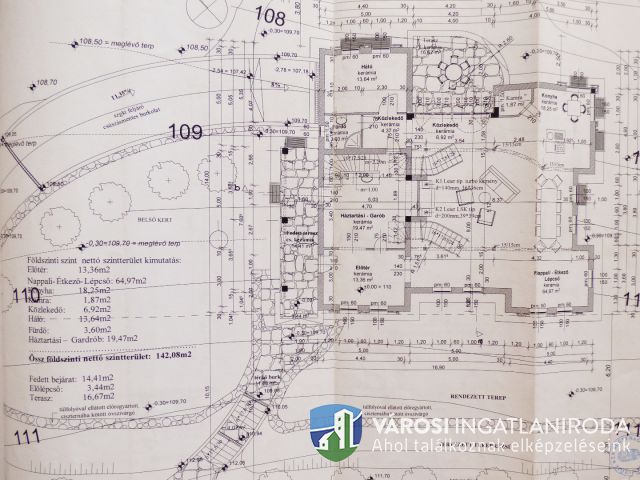 Erdei környezetben új építésű családi ház nagy telken