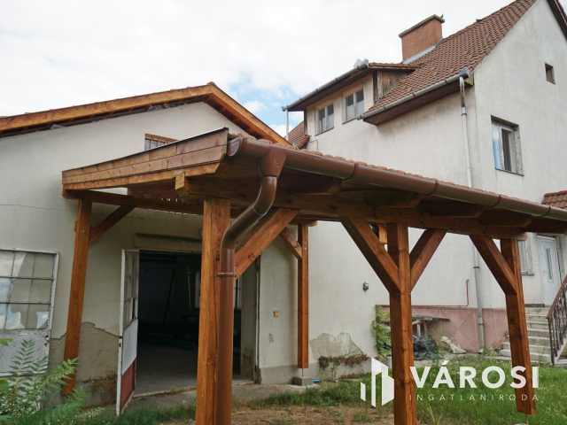 Központi több generációs családi ház a piac térnél