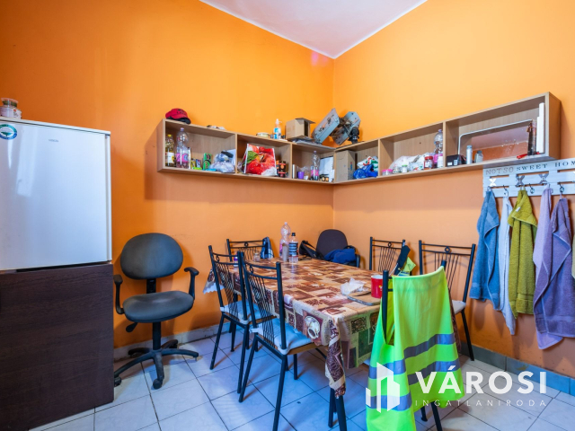 Telephely és raktár az M3 autópálya kivezetőjénél