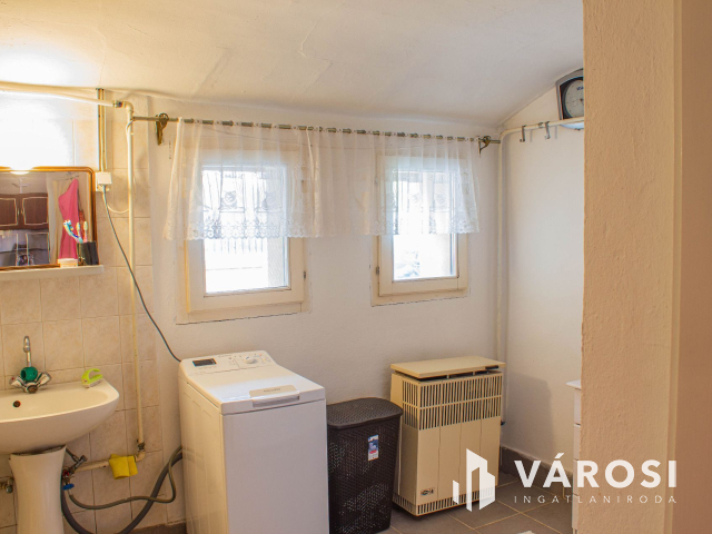 Béketelepi 2 generációs családi ház