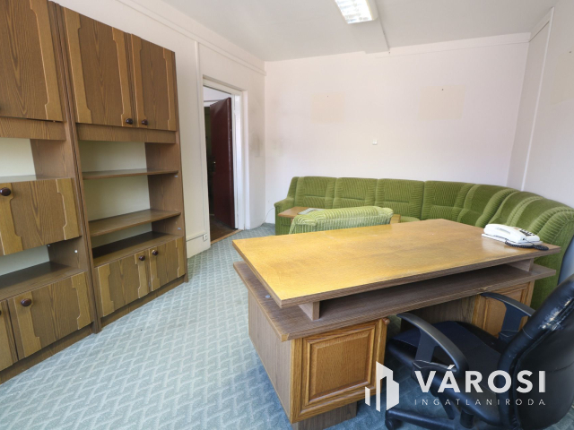 Belvárosi irodák, a Szilágyi utcában eladók.