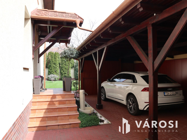 Exkluzív kétgenerációs családi ház Móra városrészen!