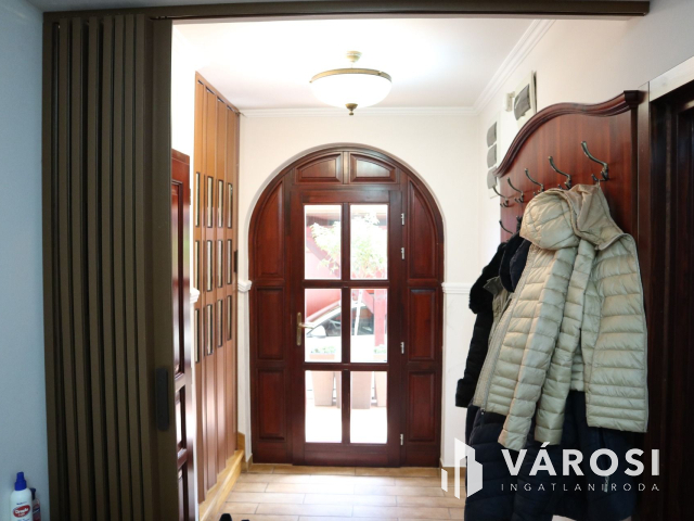 Exkluzív kétgenerációs családi ház Móra városrészen!