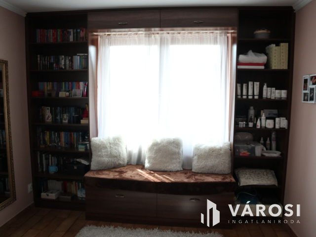 Exkluzív kétgenerációs családi ház Móra városrészen!