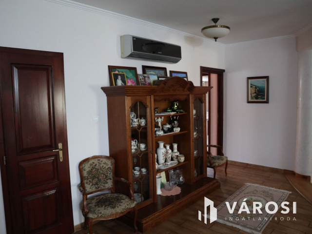 Exkluzív kétgenerációs családi ház Móra városrészen!