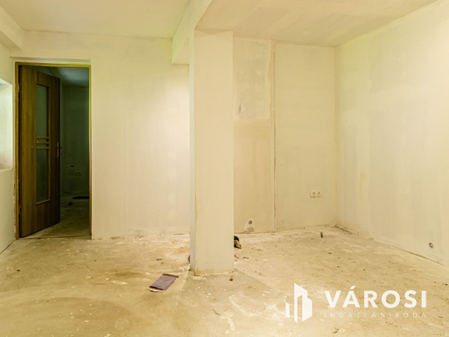 Felújított vályogház Kamut csendes kis utcájában