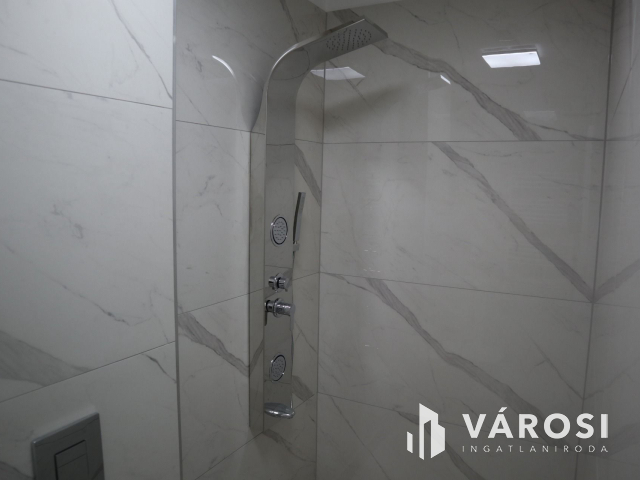 Új építésű belvárosi lakás nagy terasszal! 2.