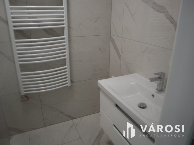 Új építésű belvárosi lakás nagy terasszal! 2.