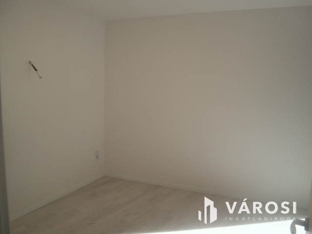 Új építésű, földszinti lakás a belvárosban!