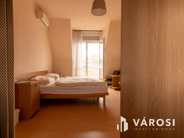 Komárom központi részén Hotel eladó