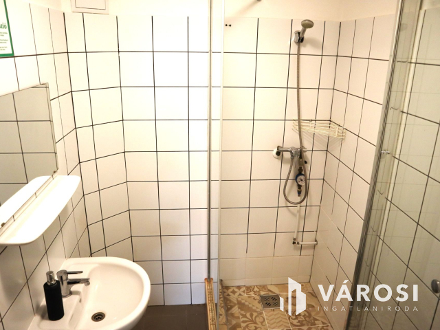 Eladó panzió a Balatontól 2 percre