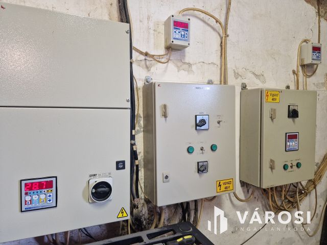 Működő állattartó farm berendezésekkel együtt eladó!