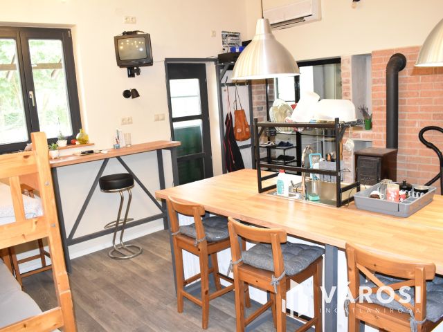 Eladó raktárépület!