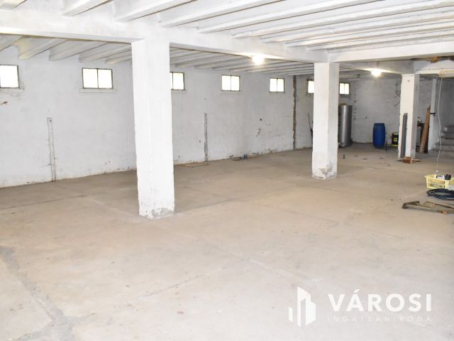 Eladó raktárépület!