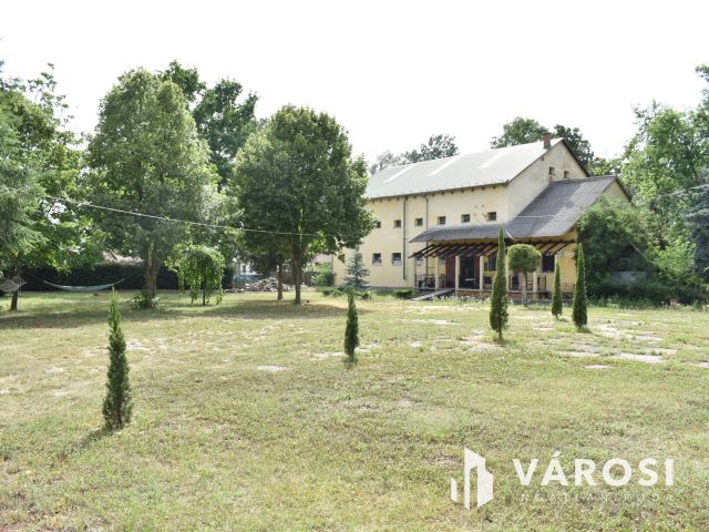 Eladó raktárépület!