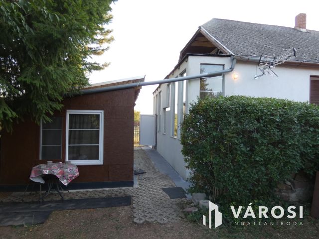 Ecséri templomrom (Révfülöp) közelében nyaraló eladó