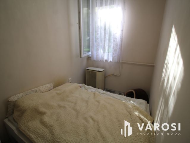 Földszinti lakás eladó az Attila utcában