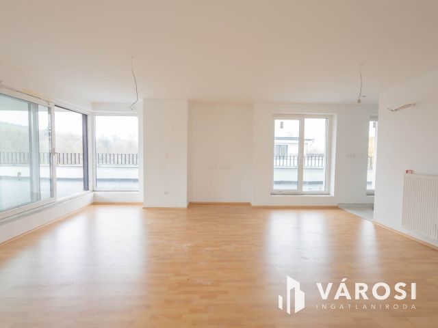PENTHOUSE BUDAI PANORÁMÁVAL A PÉTERHEGYI LAKÓPARKBAN! C-T-1