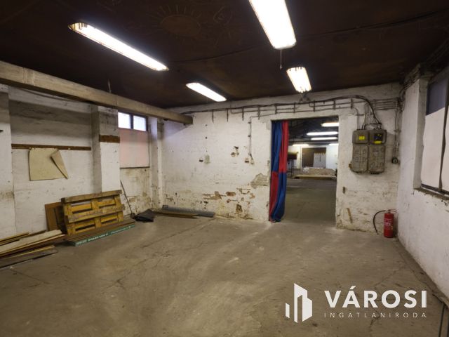 166 m2-es raktár-műhely kiadó