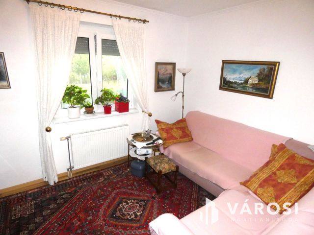 Nagy ház most még jó áron eladó a Balatonhoz közel