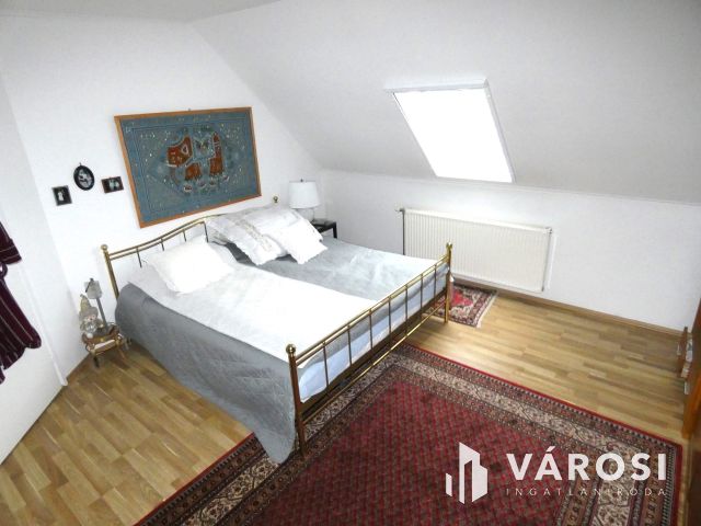 Nagy ház most még jó áron eladó a Balatonhoz közel