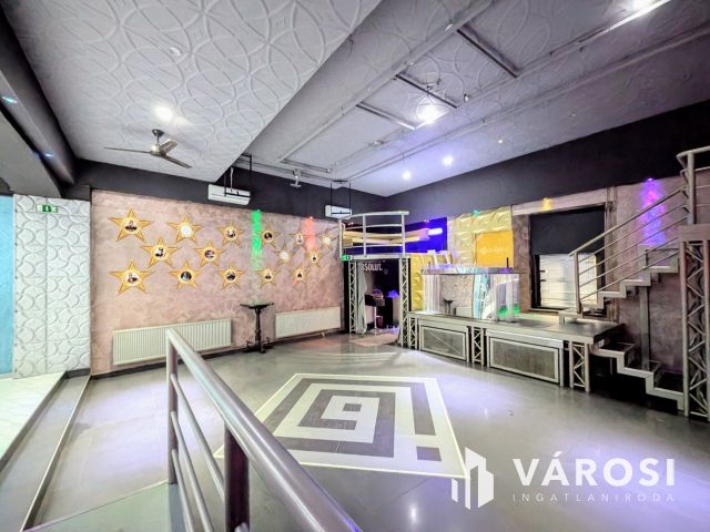 Szórakozóhely Gyula belvárosának legszebb részén kiadó!