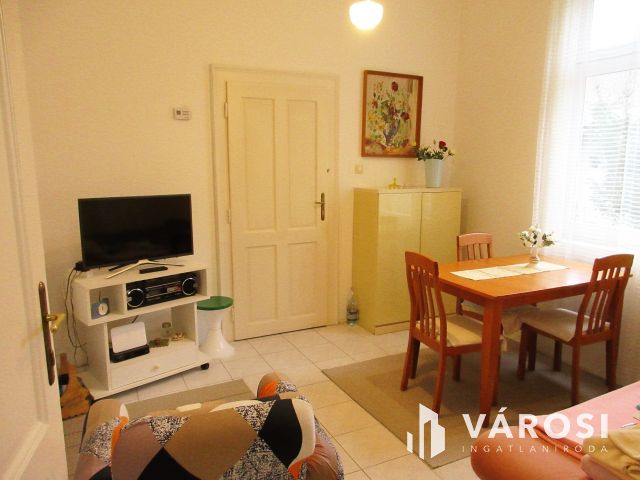 Bajai belvárosi polgári lakás