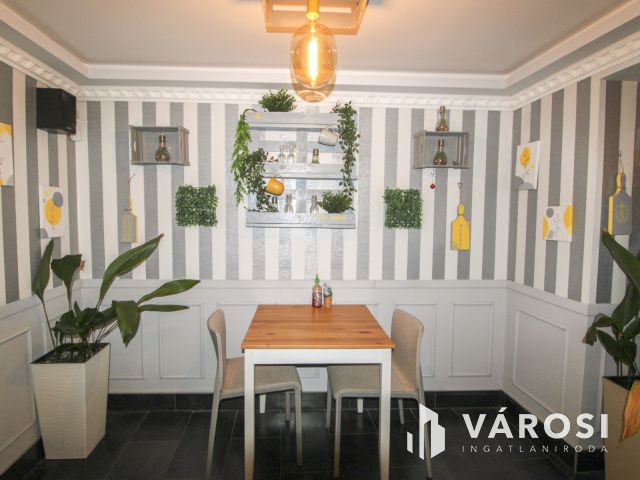 Háromszintes hotel, üzemeltetővel együtt eladó!