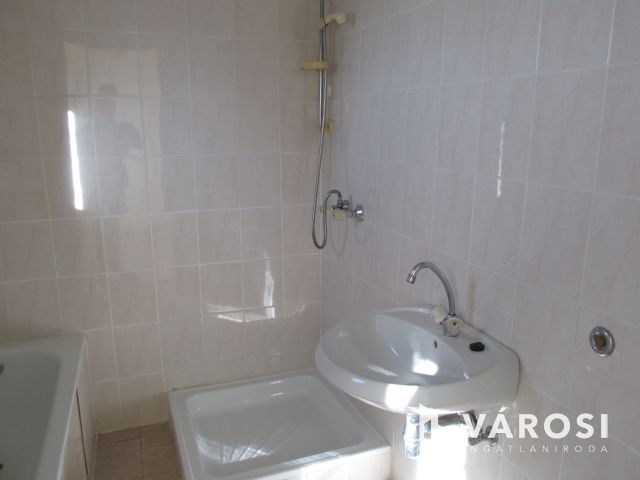 Családi ház csendes helyen két lakrésszel