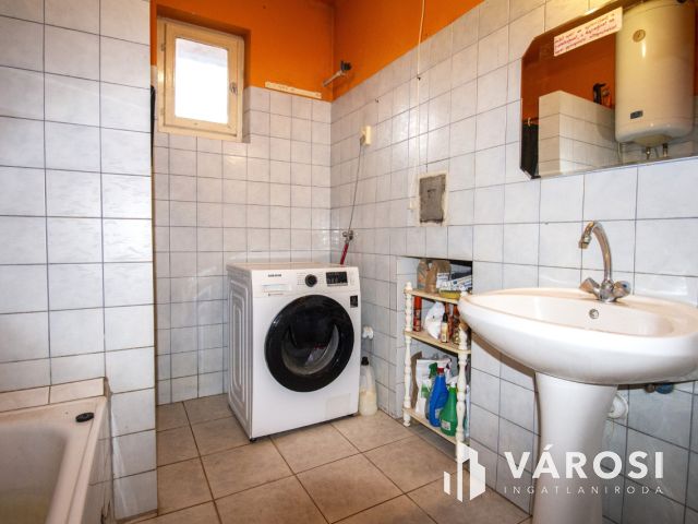 Tágas családi ház új tetővel Újkígyóson