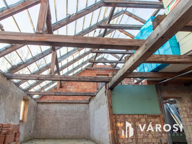 Szerkezetkész, építési engedélyel, tervel, eladó Gyermelyen