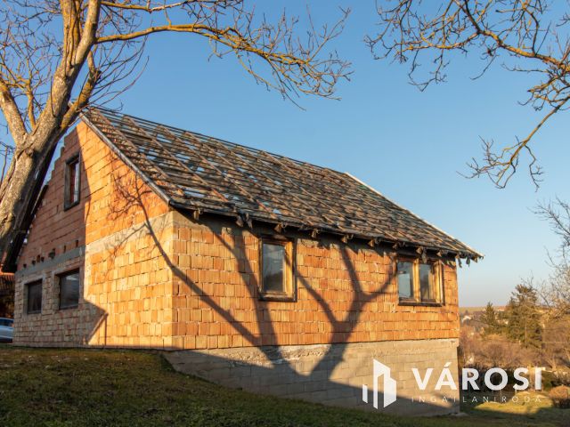 Szerkezetkész, építési engedélyel, tervel, eladó Gyermelyen