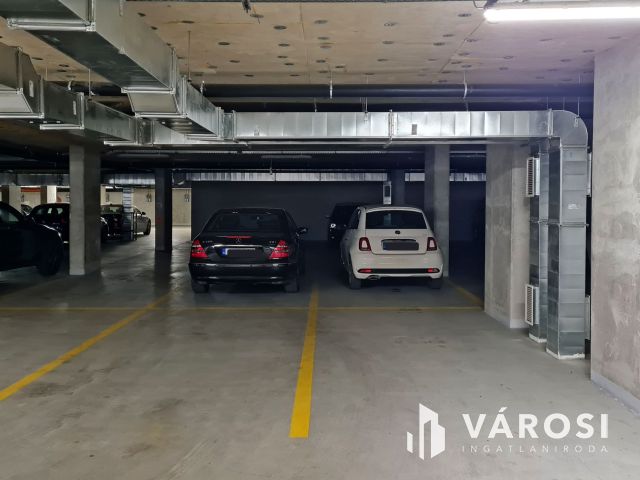 Eladó garázs, a 13. kerület megújult részén