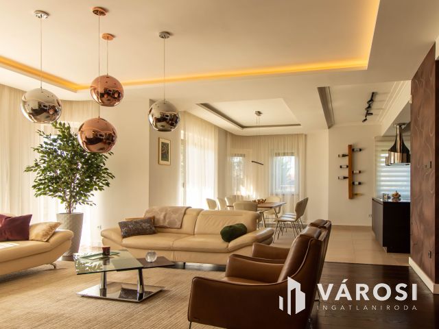 Mediterrán luxusvilla Érd Fenyves-Parkvárosban