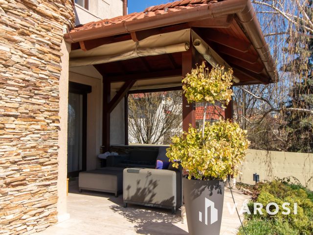 Mediterrán luxusvilla Érd Fenyves-Parkvárosban