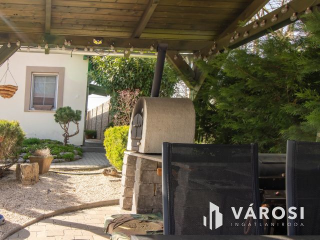 Felűjításmentes , kiváló állapotú ház Pócsmegyeren