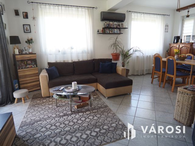 Jó elrendezésű, modern családi ház!