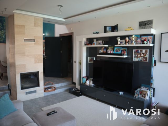 Újszeged csendes utcájában Exkluzív családi ház!