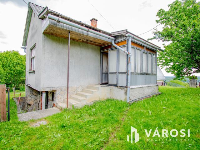 Lenti hegyen, szép panorámás területen eladó házikó