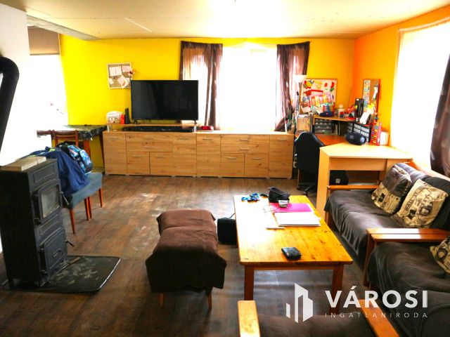 Répcelak központi,csendes,2 gener. felújítandó szintes ház