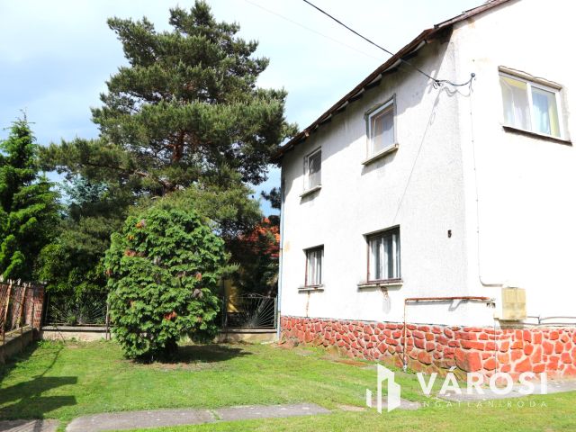 Répcelak központi,csendes,2 gener. felújítandó szintes ház