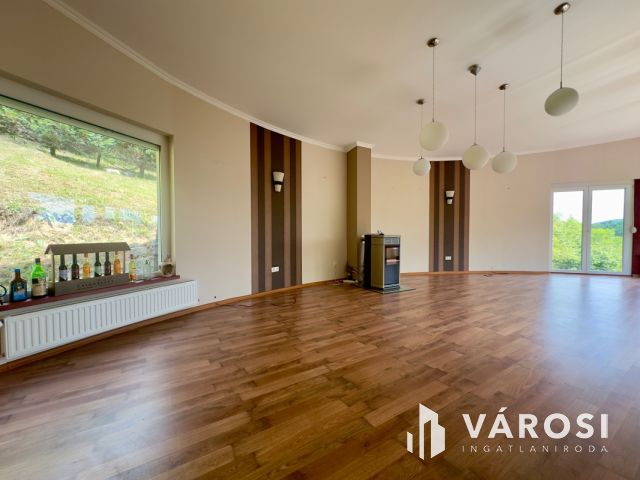 Erdei környezetben, vendégháznak alkalmas komplexum eladó!