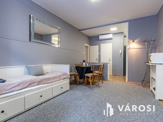 Pilisszentkereszten, három lakásos, családi ház eladó