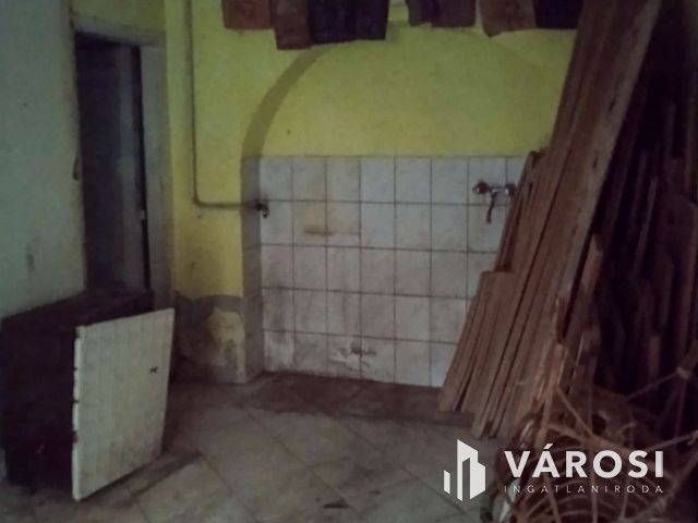 Felújítandó ház egy csendes kis településen