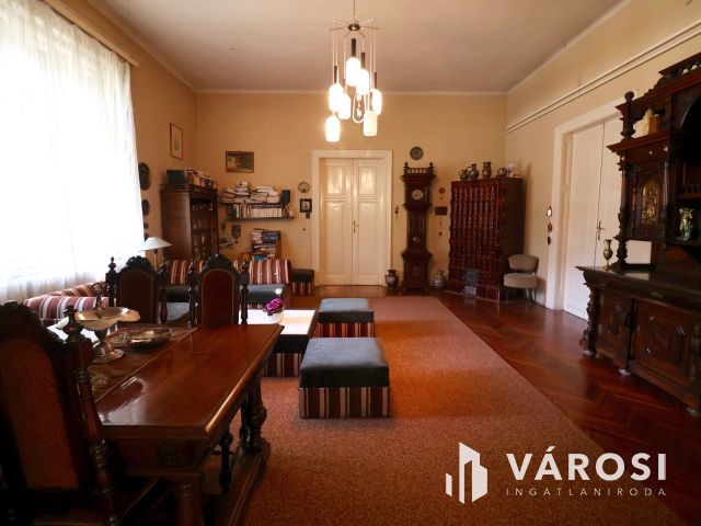 Patinás polgári ház a Kálvin tér közelében