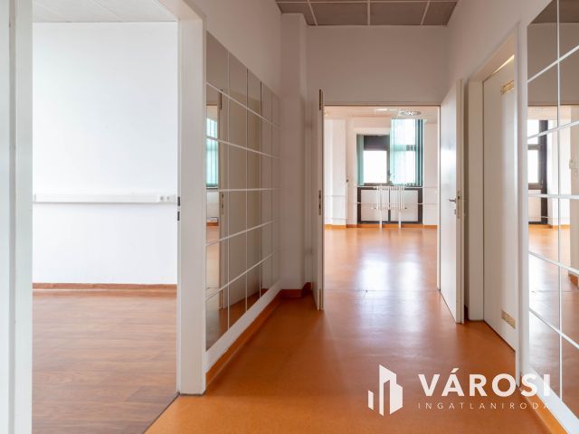 Csepel HÉV állomástól 2 percre 132 m2-es irodablokk kiadó