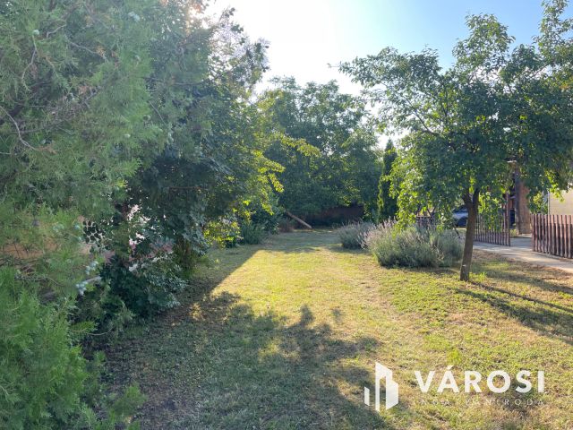 Kis ház nagy kerttel