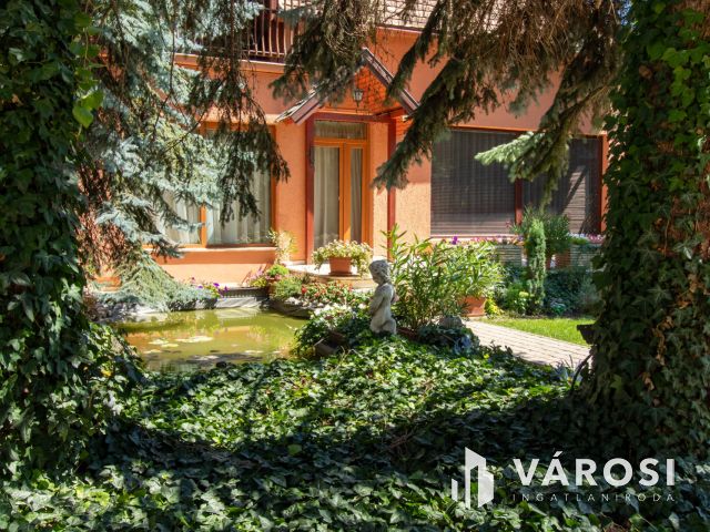 „Vállalkozása és családi háza egy helyen Bajnán.”