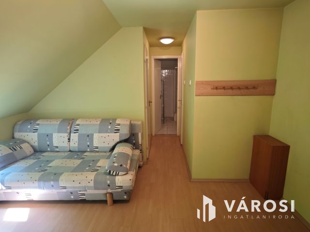 Debrecen belvárosi garázsos tégla lakás eladó