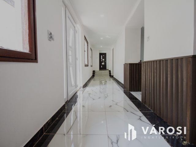 Modern, azonnal költözhető otthon Elek központjában